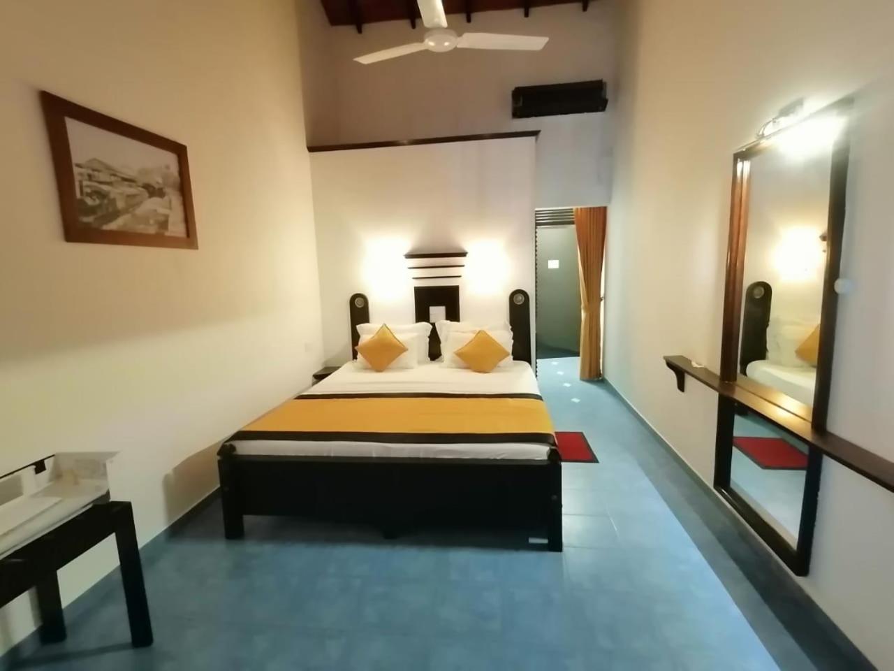 Dalawella Beach Resort Unawatuna Exteriör bild