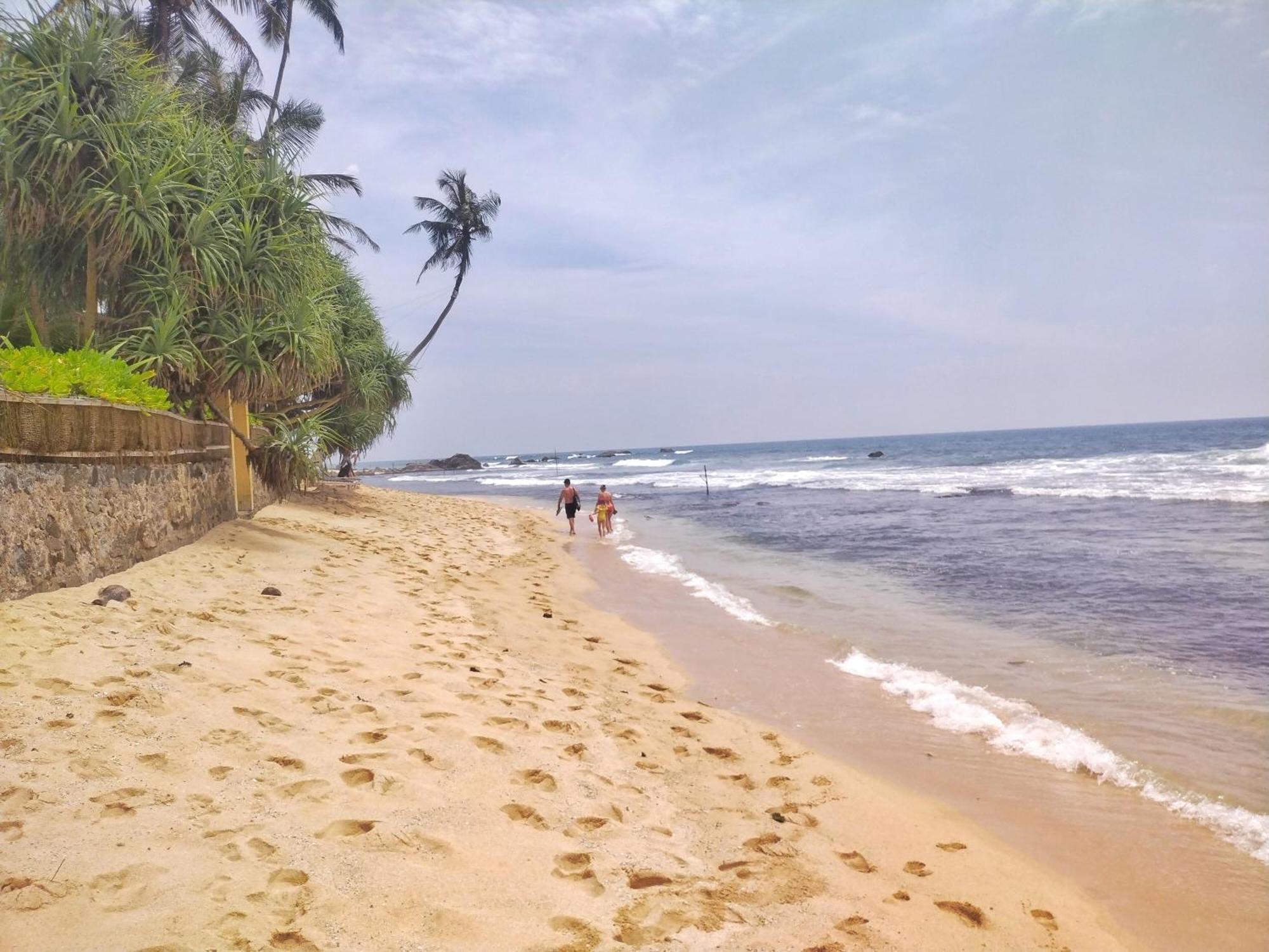 Dalawella Beach Resort Unawatuna Exteriör bild