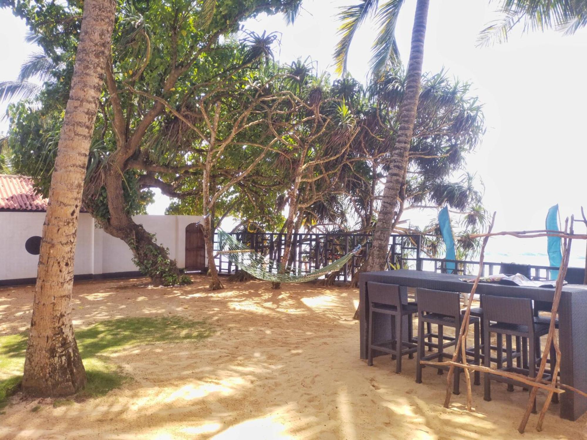 Dalawella Beach Resort Unawatuna Exteriör bild