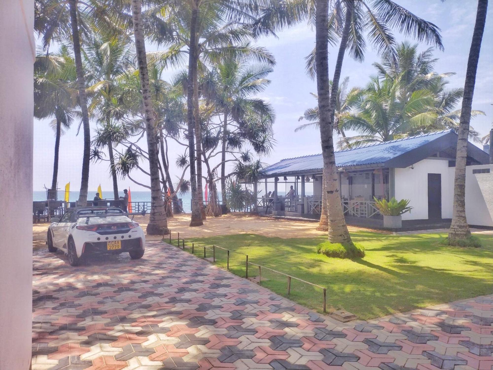 Dalawella Beach Resort Unawatuna Exteriör bild