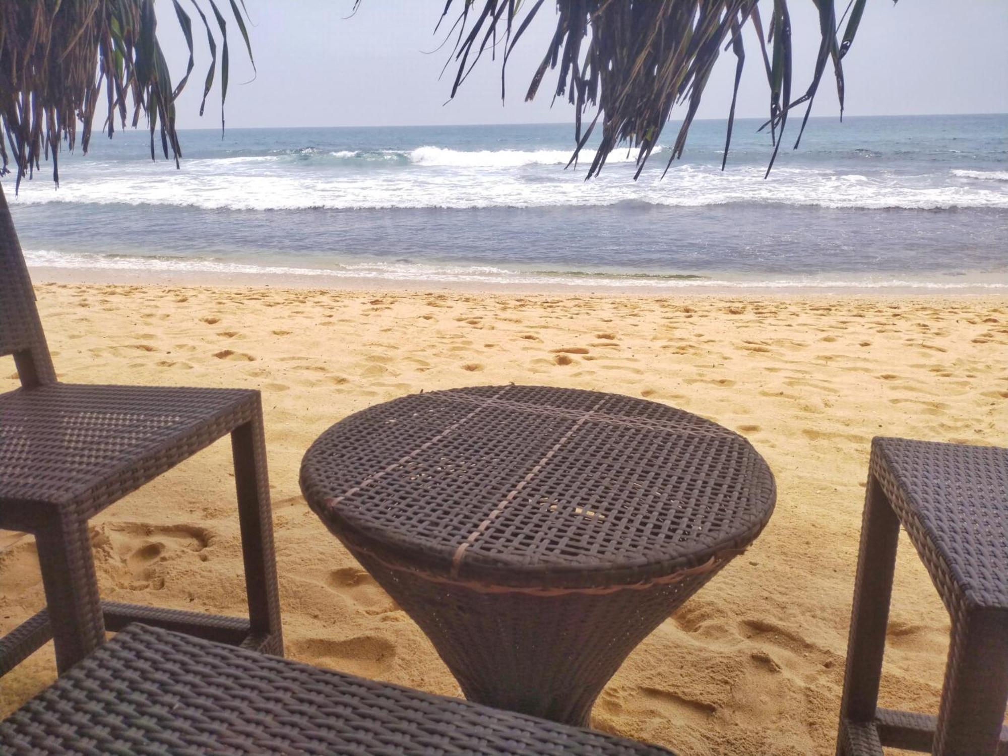 Dalawella Beach Resort Unawatuna Exteriör bild